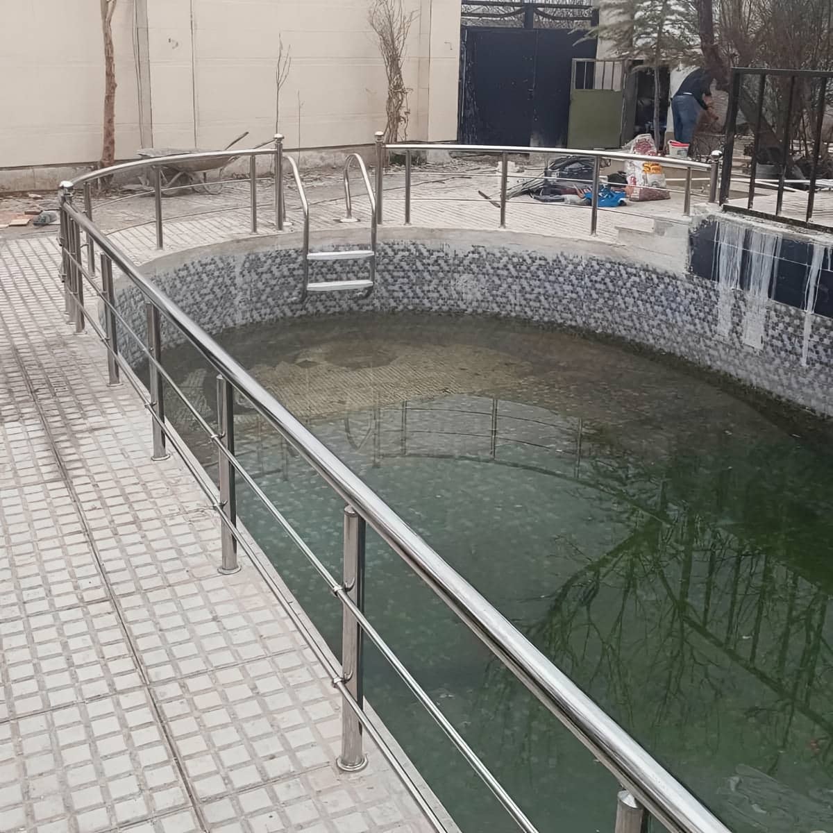 هندریل استیل دیواری با پایه محکم