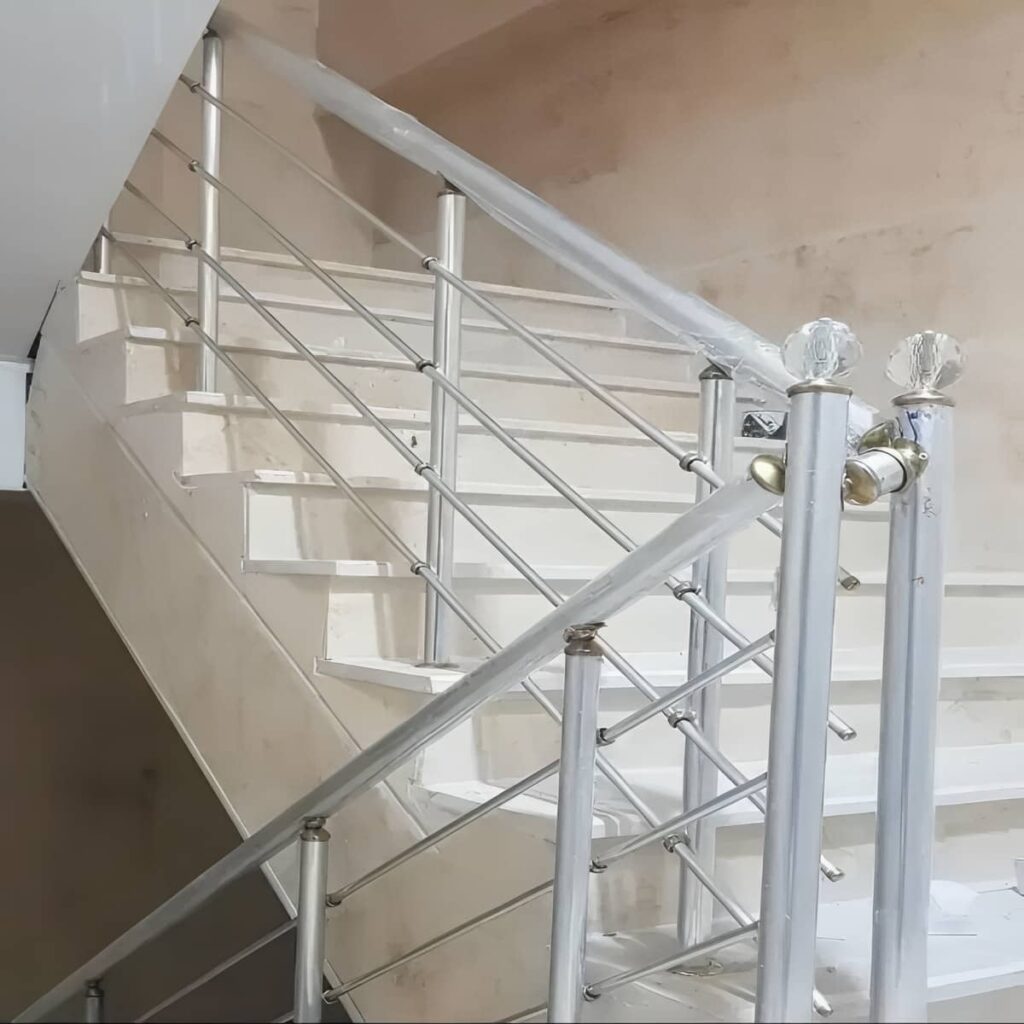 تولید نرده استیل براق با اتصالات مقاوم