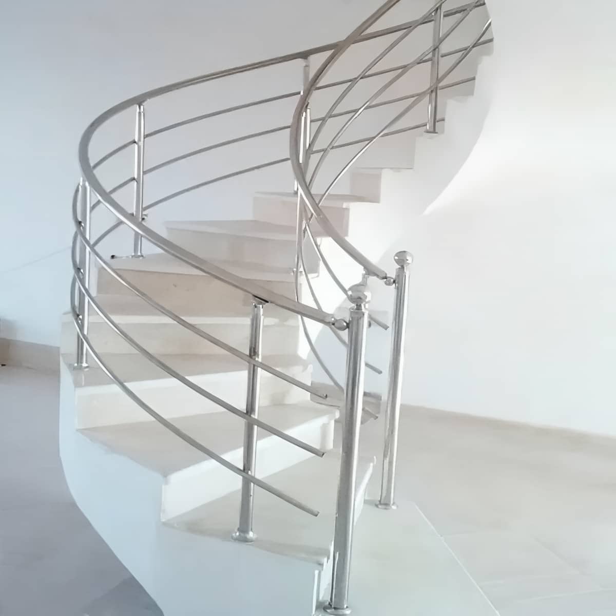 نرده استیل ضدزنگ برای پروژه‌های ساختمانی