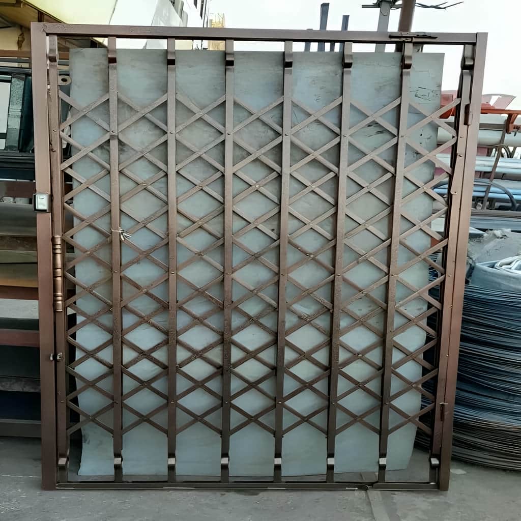 اجرای درب آکاردئونی پنج گل دوبل برای ورودی