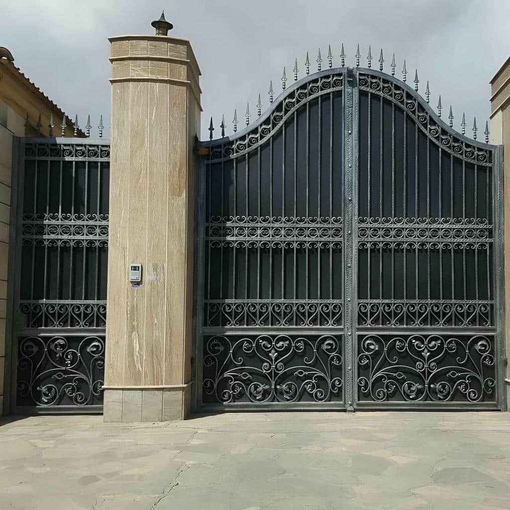 عکس درب حیاط