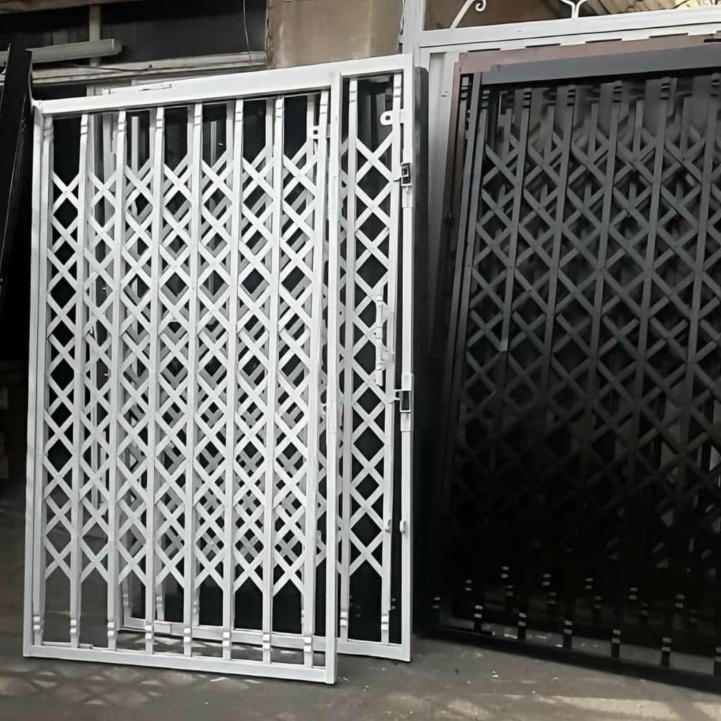 نصب درب آکاردئونی ضد سرقت هماهنگ با درب اصلی
