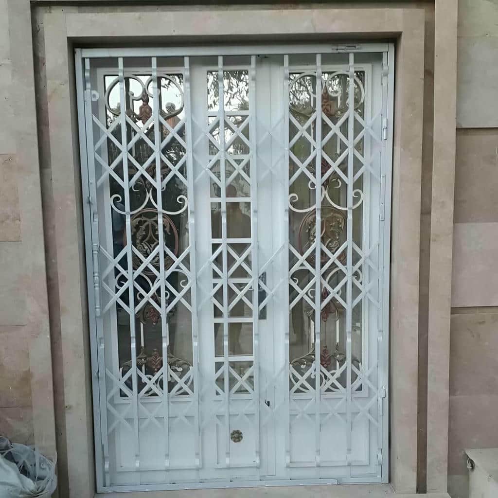 نصب درب آکاردئونی شیک قفل دار با قفل توکار