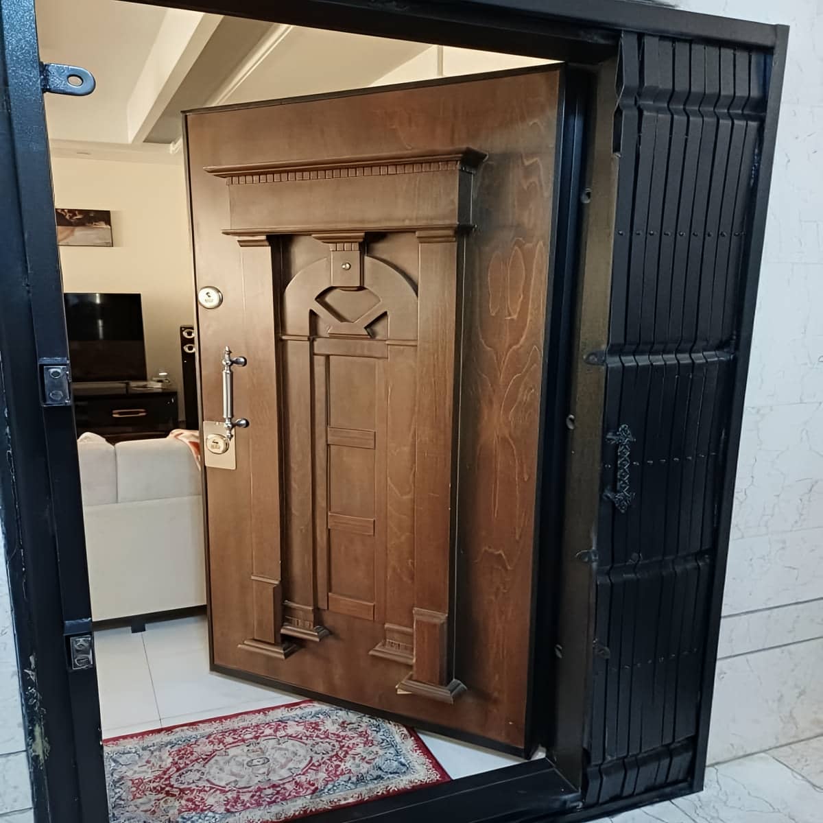 12 مدل حفاظ پشت درب آپارتمان ریلی