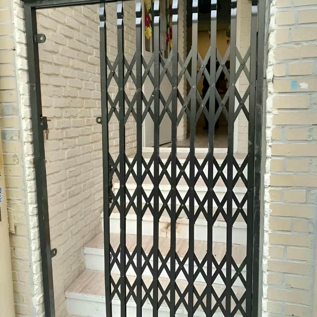 خرید درب آکاردئونی سلطنتی گل دار با طرح مرکزی