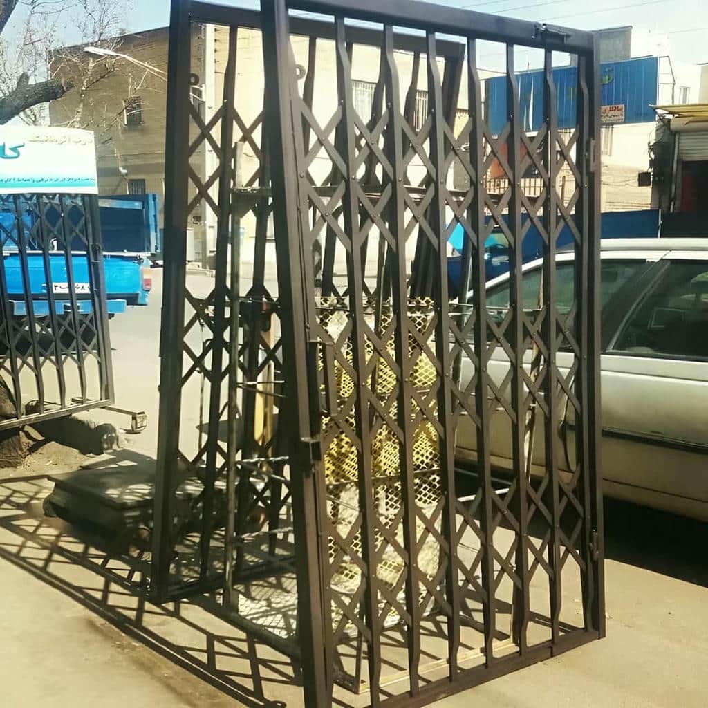 تولید درب حفاظ فلزی ورودی واحد با رنگ کوره‌ای