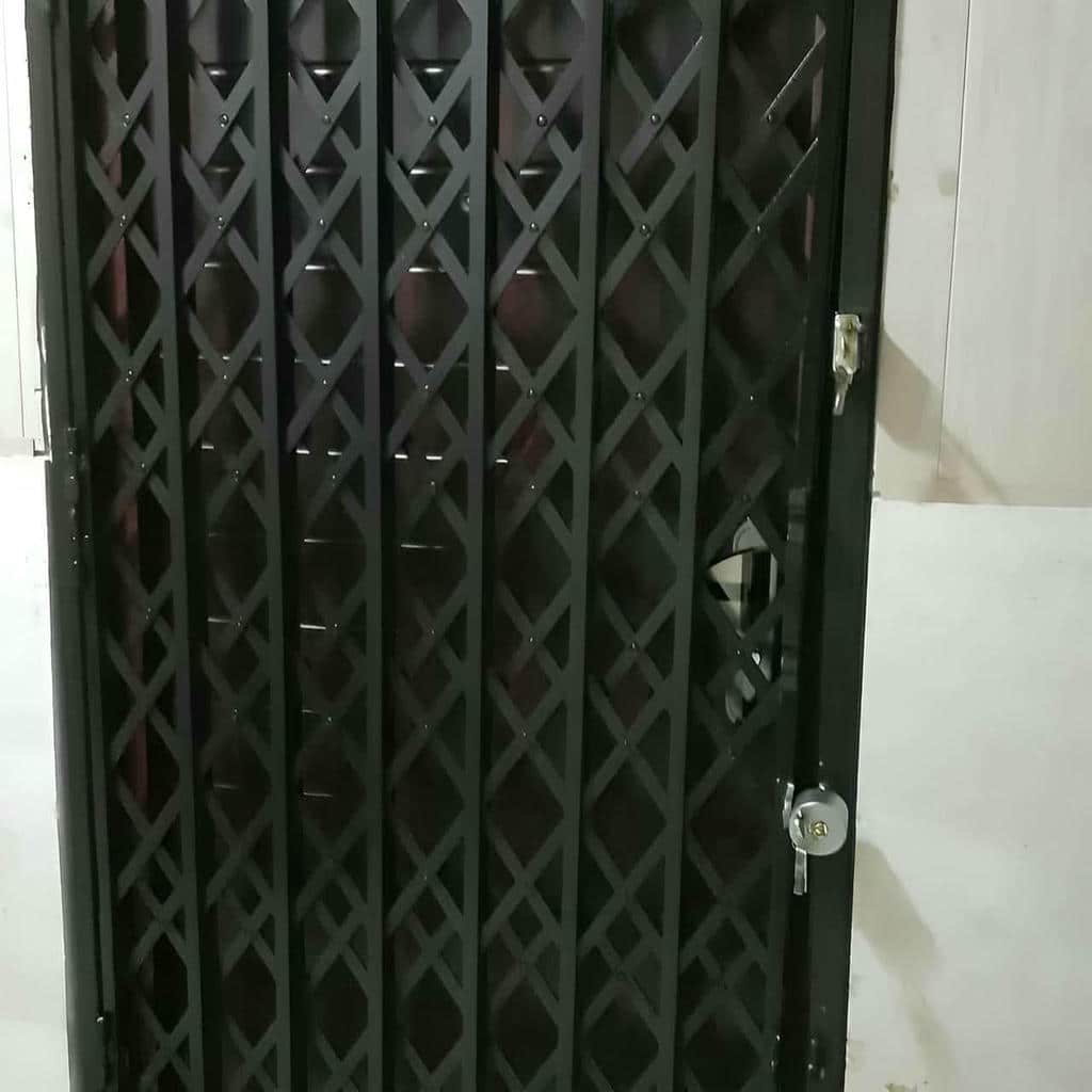 مشاوره انتخاب درب آکاردئونی طلایی سلطنتی