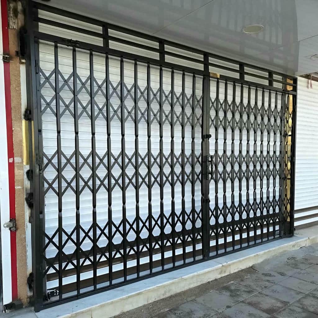 ساخت درب آکاردئونی مدرن مشکی با شبکه هندسی
