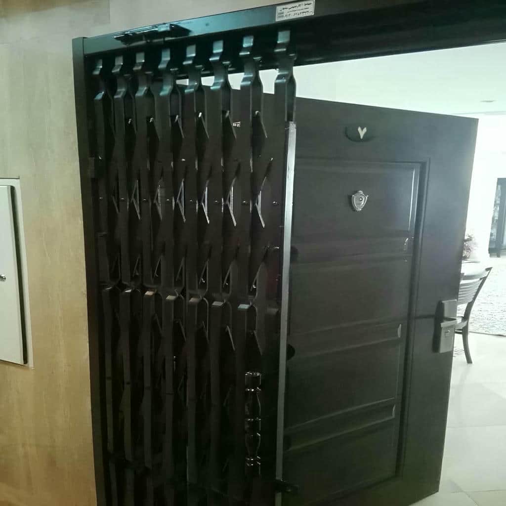 مشاوره انتخاب درب حفاظ فلزی ورودی واحد
