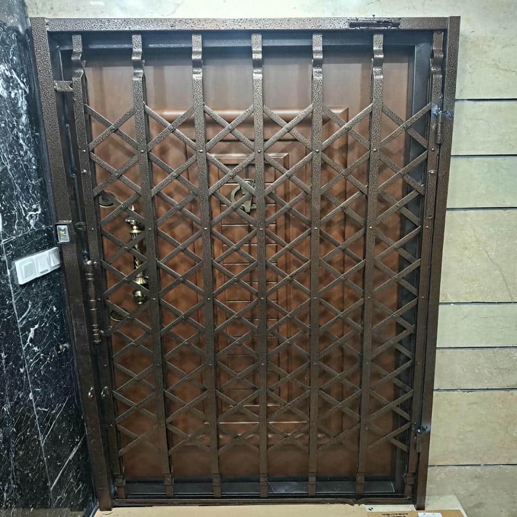 نصب درب ریلی آکاردئونی کم جا با قفل توکار