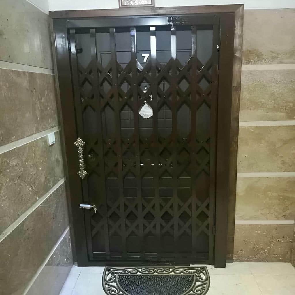 سفارش درب آکاردئونی سفید طلایی لوزی متوسط