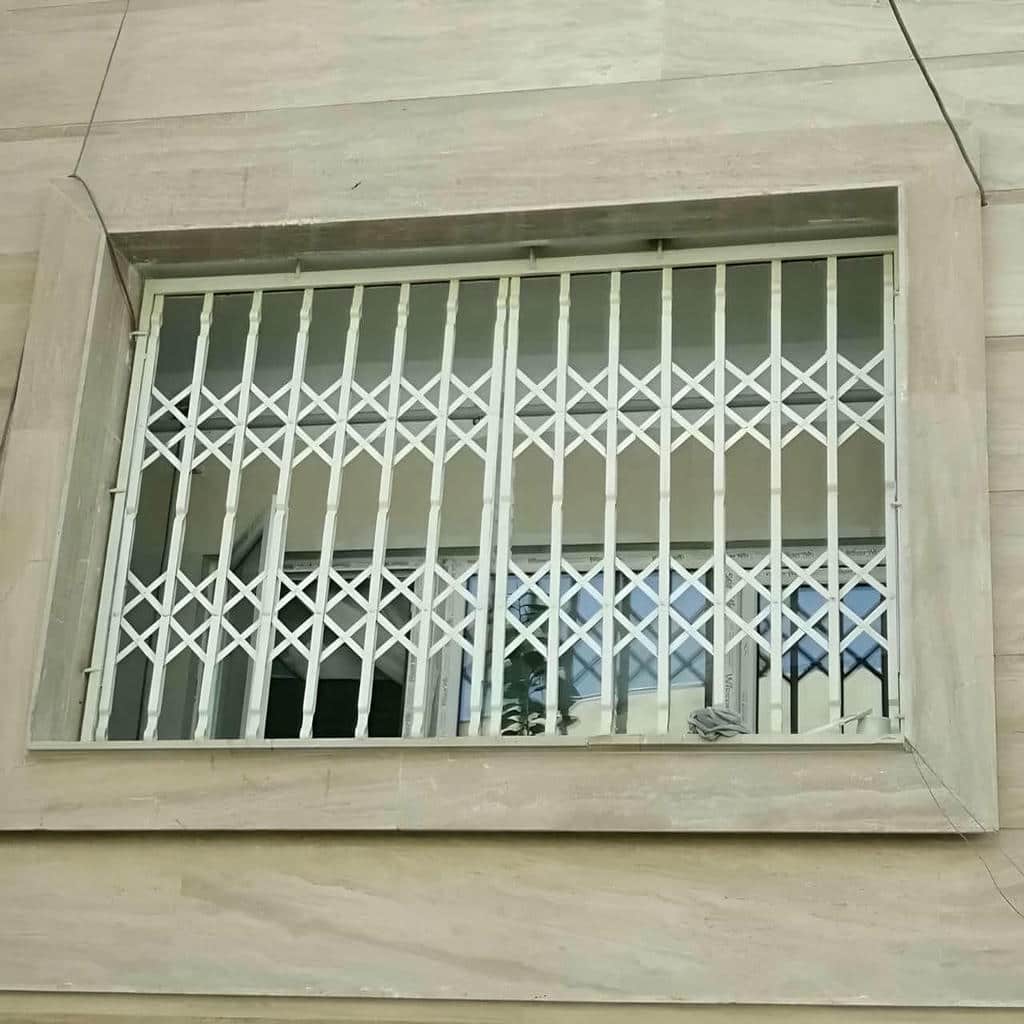 ساخت درب آکاردئونی سفید طلایی با شبکه خطی