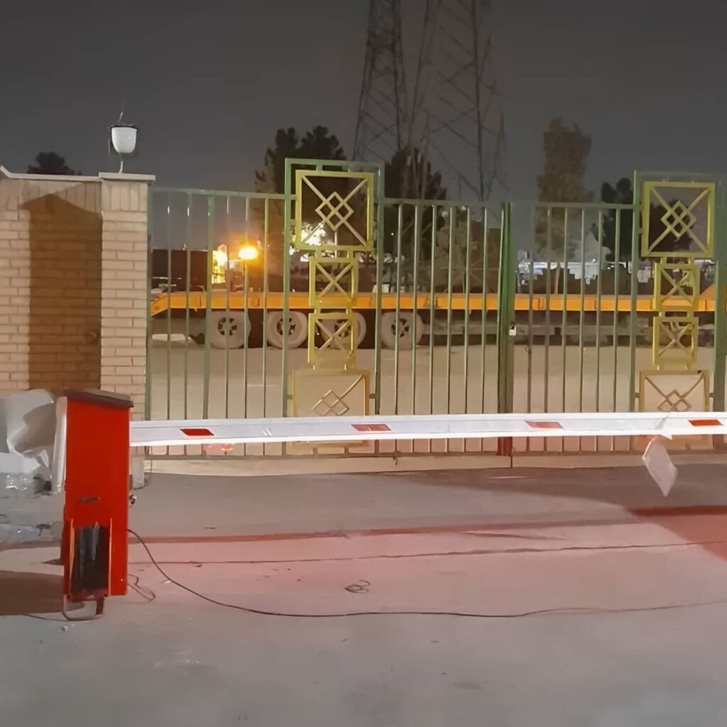 خرید راهبند زنجیری محوطه باز