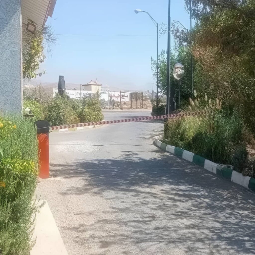 اجرای راهبند پارکینگ بازویی سرعت‌بالا در مسیر پرتردد