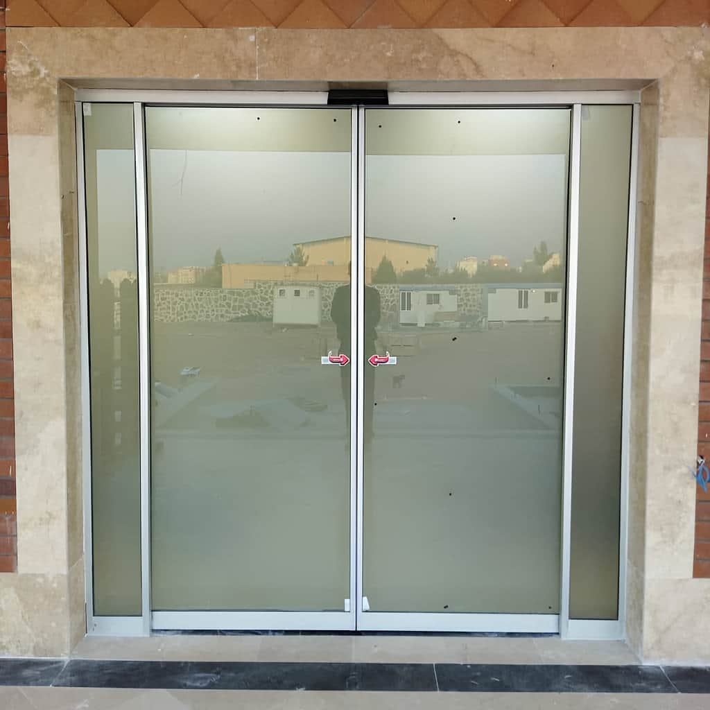 مشاوره انتخاب درب شیشه ای لمینت اتوماتیک لابی