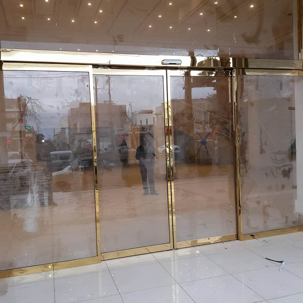 اجرای درب اتوماتیک شیشه ای فریم لس شفاف