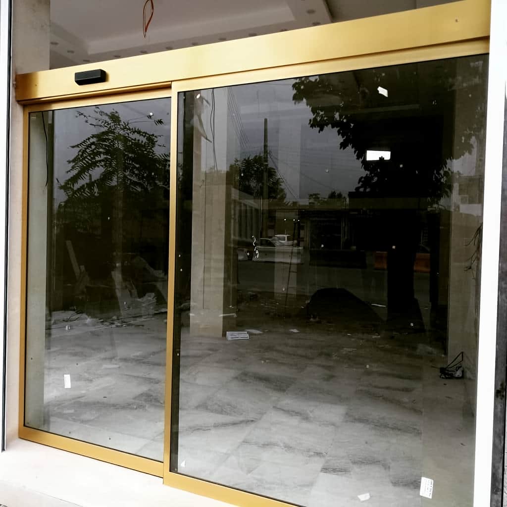 خدمات اندازهگیری درب اتوماتیک شیشه ای بانک