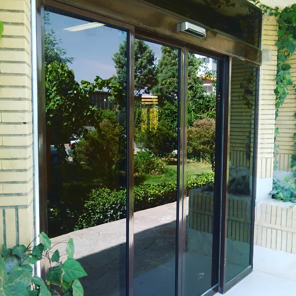 نصب درب اتوماتیک شیشه ای کم صدا دولنگه