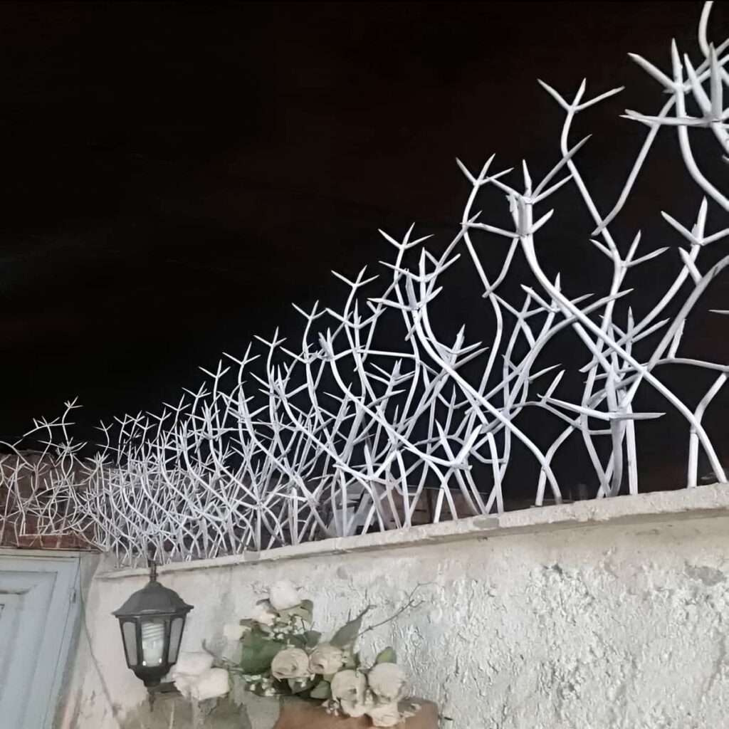 حفاظ سرنیزه‌ای میلگردی مناسب تاج دیوار