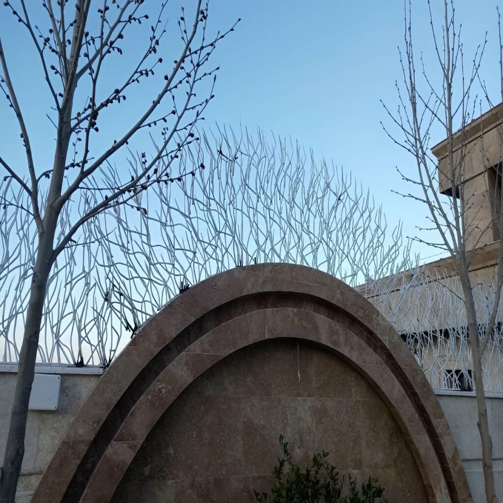 مدل کلاسیک حفاظ شاخ گوزنی برای دیوار باغ