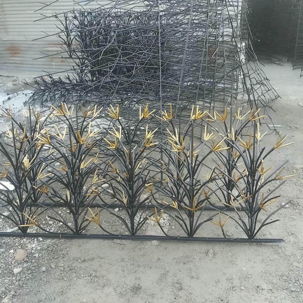 طرح لیلیوم حفاظ دیوار حیاط با ظاهر تزئینی