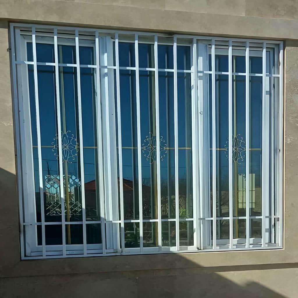 خرید نرده پنجره فلزی شاسی دار افقی