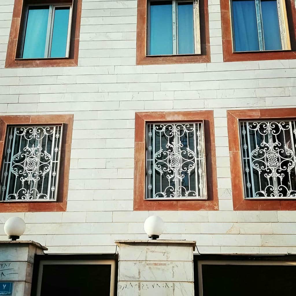 نصب حفاظ پنجره مدرن شبکه هندسی مورب