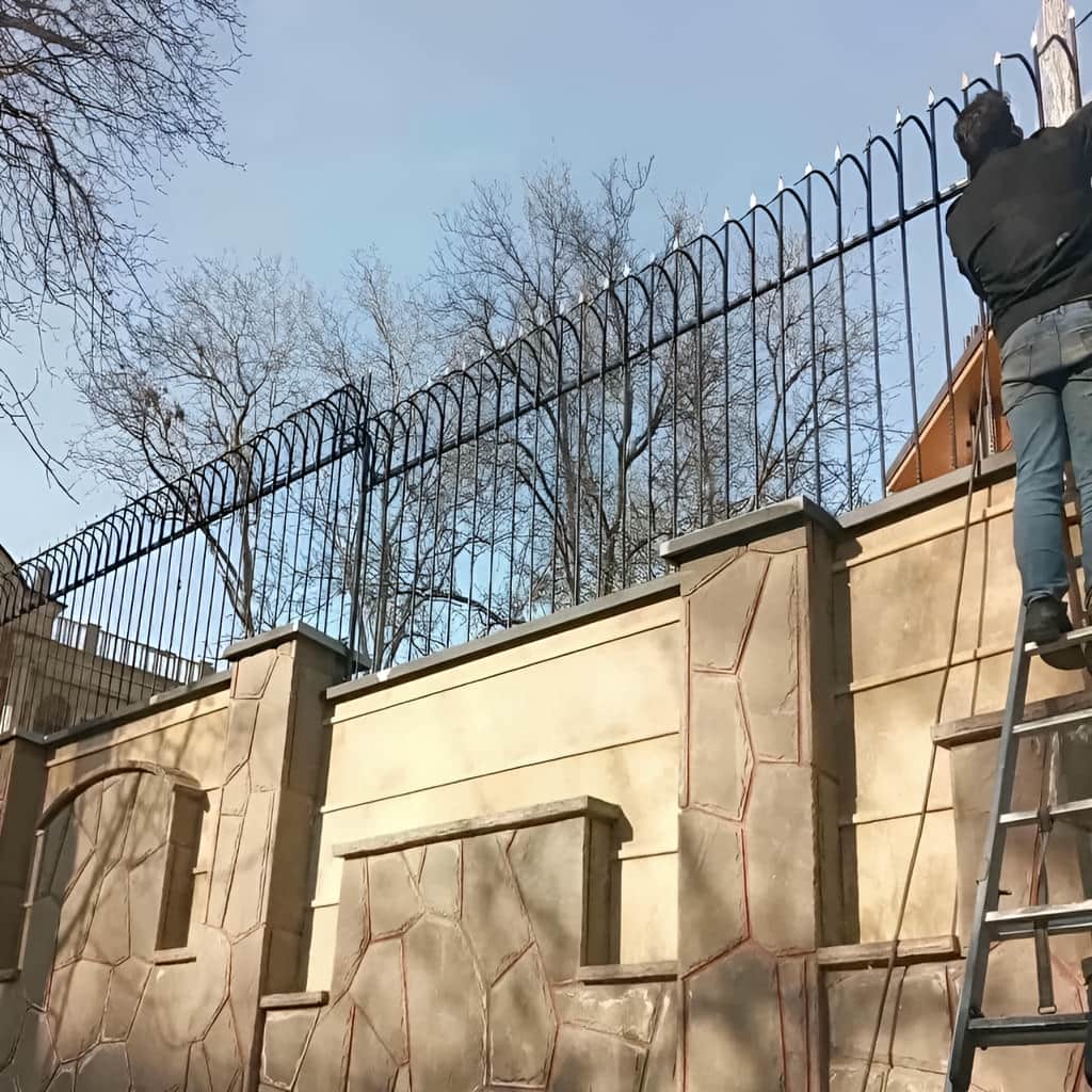 حفاظ سرنیزه ای کوتاه برای دیوار بلند حیاط
