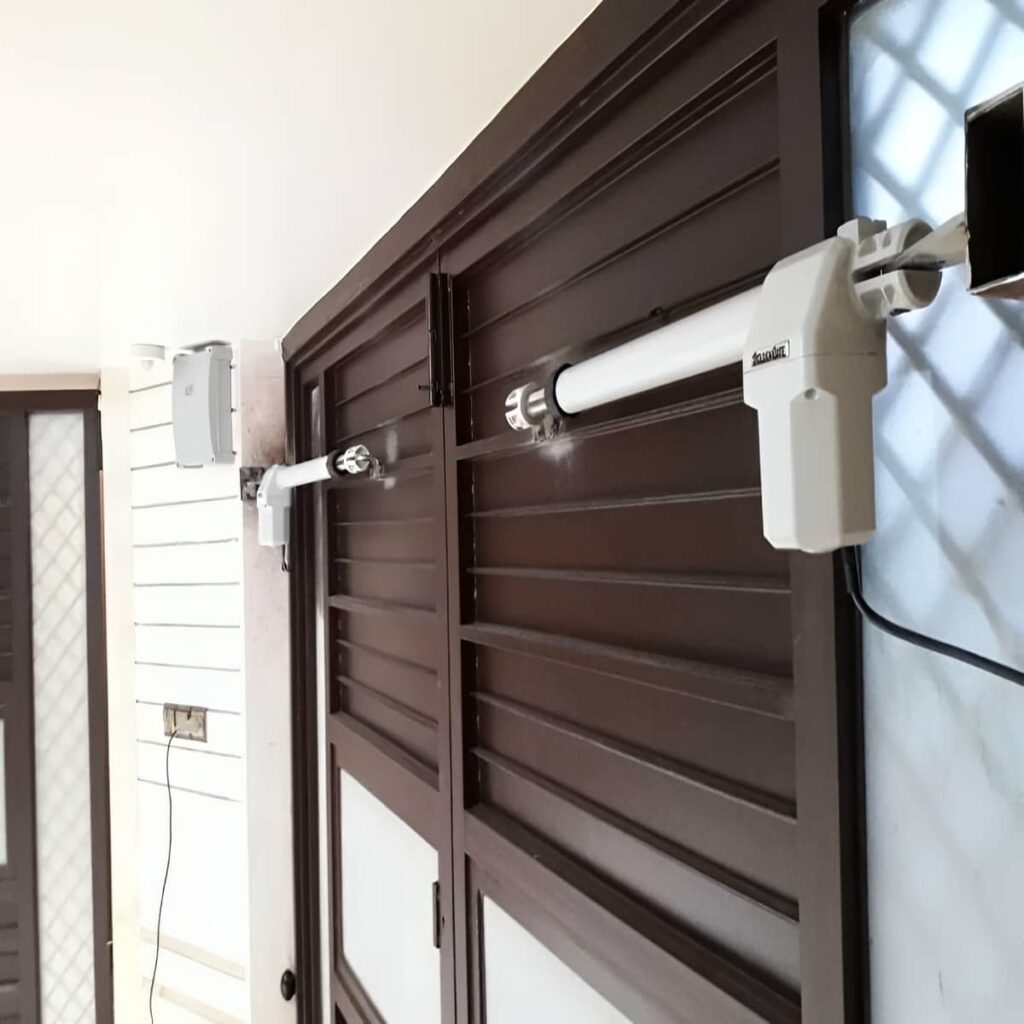 تعمیر درب پارکینگ جک دار بازویی و عیب‌یابی برد