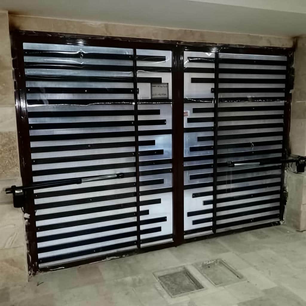 خدمات درب پارکینگ جک دار بازویی با تست کامل
