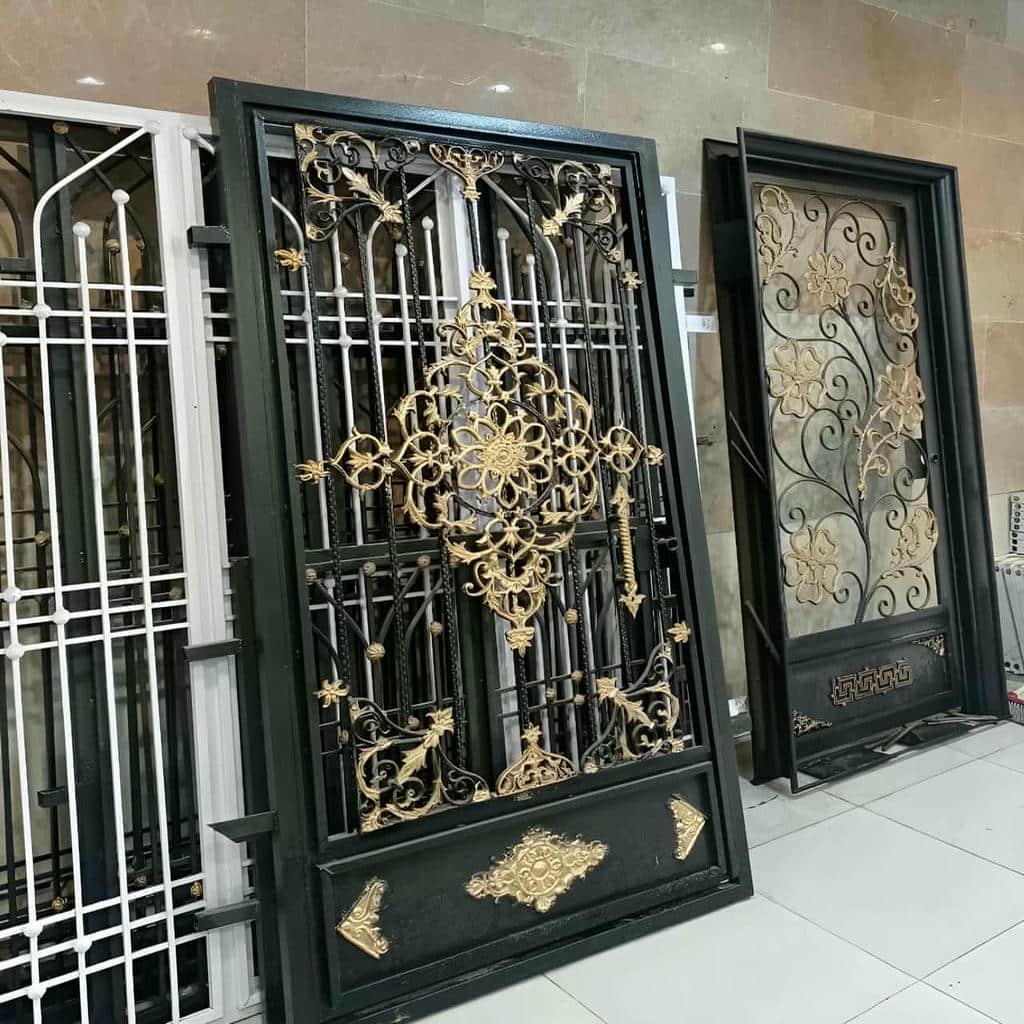 اجرای درب کوچک نفررو با هماهنگی حرفهای