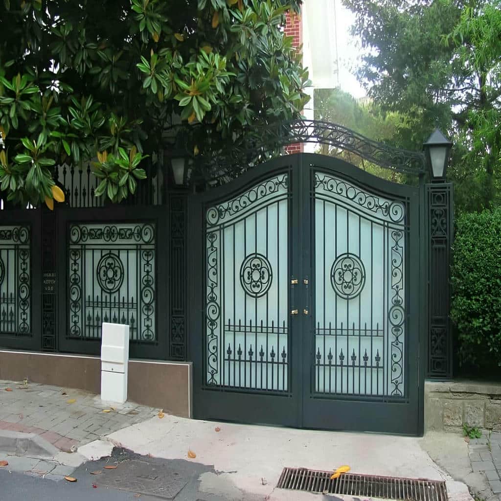 سفارش درب باغچه دار ورودی متناسب با نور