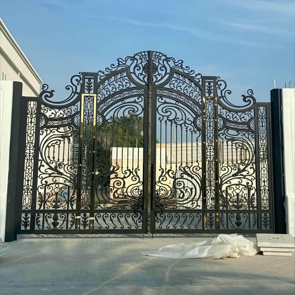 اجرای درب ویلایی ترموود با پوشش محافظ