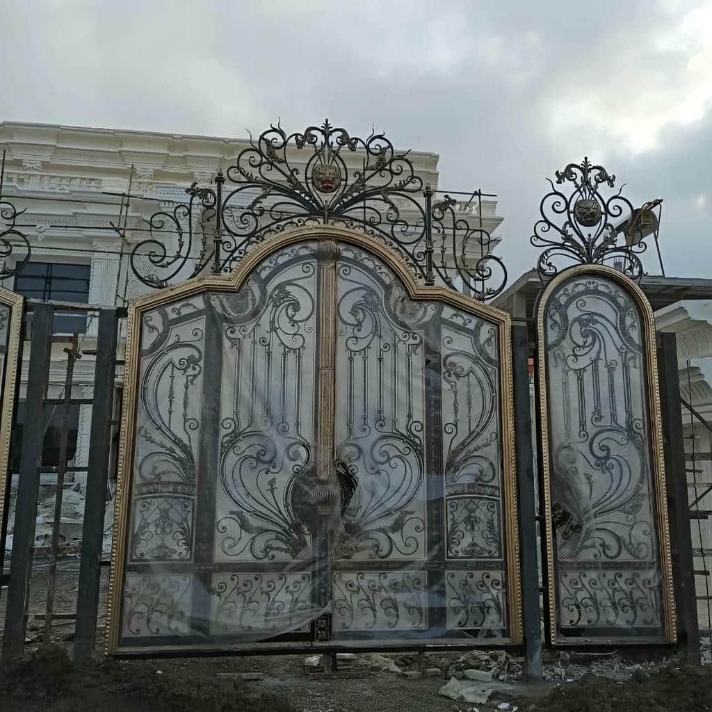 درب ویلایی ریلی فرفورژه برای ورودی باغ