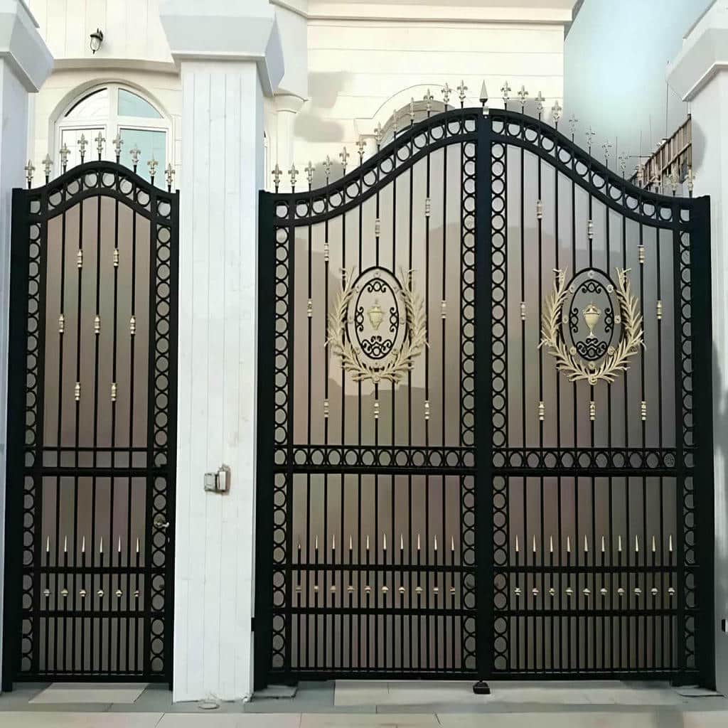سفارش درب پارکینگ فلزی نمای کلاسیک