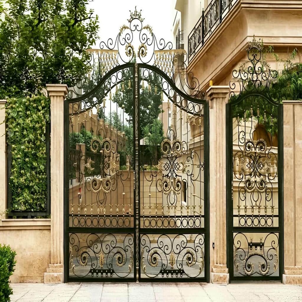 درب قوسی باغ ویلا با طراحی کم‌خیز