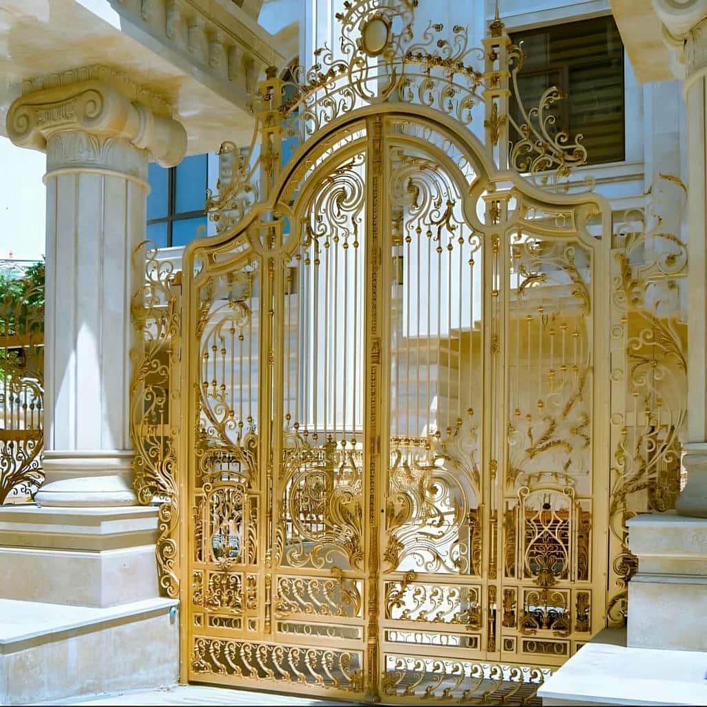 خدمات تعمیر درب حیاط بزرگ پارکینگ
