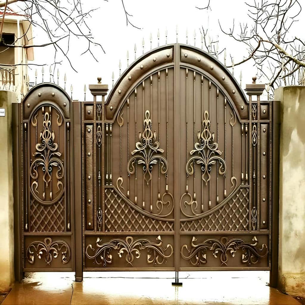 سفارش درب حیاط بزرگ پارکینگ با اندازه‌گیری دقیق