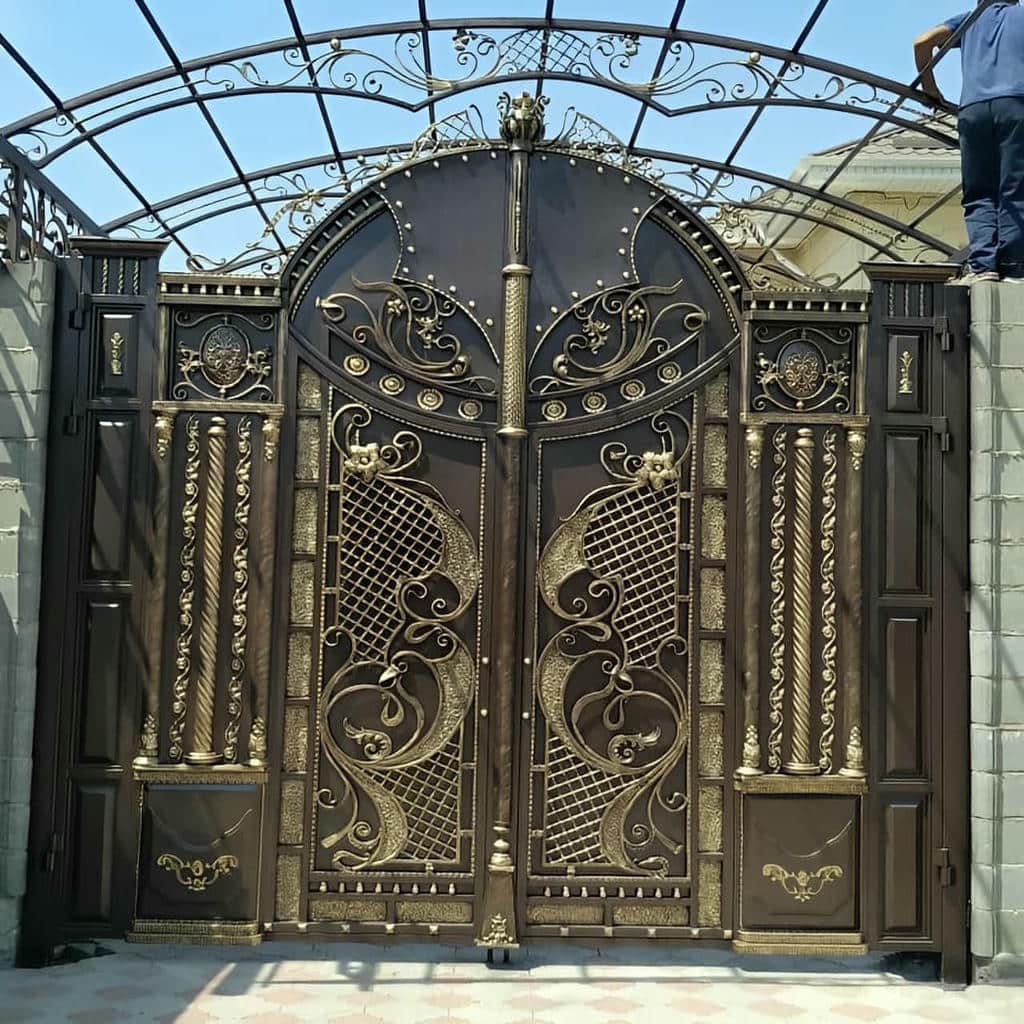 خدمات تعمیر درب حیاط ویلایی قوسی