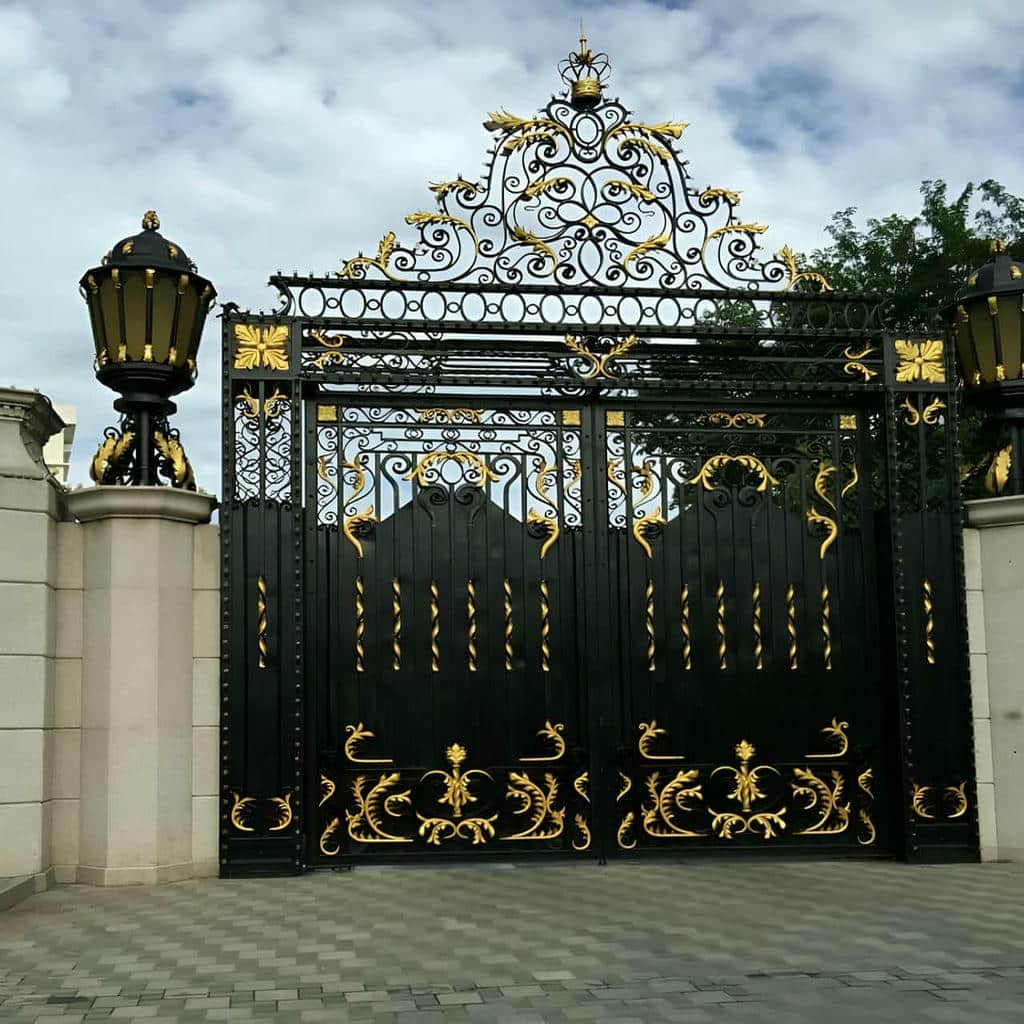 درب کلاسیک کتیبه دار با شیشه مات