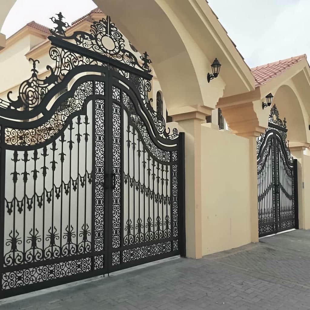 ساخت درب حیاط کتیبه دار با پنل سفارشی