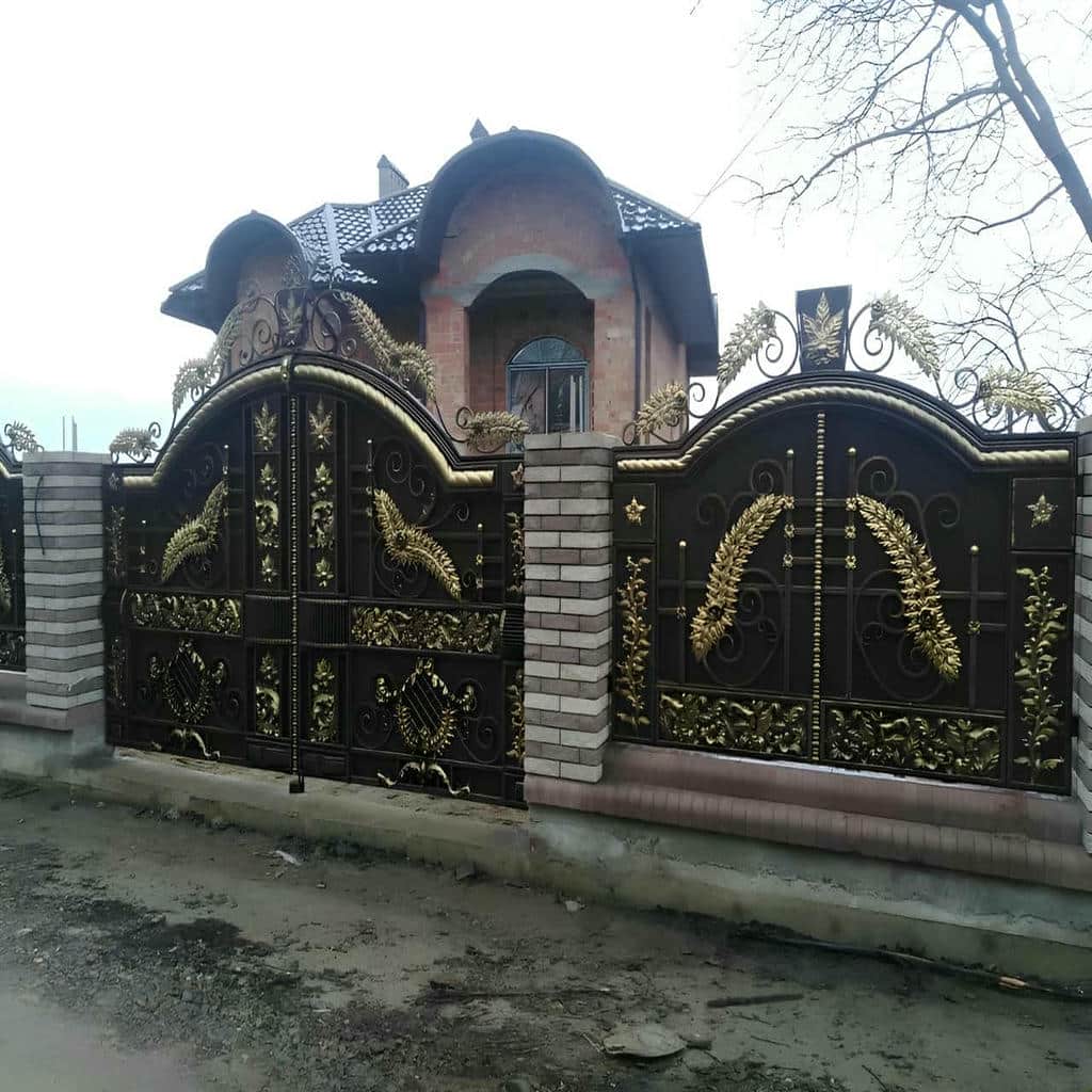 درب مدرن نمای سنگ با خطوط عمودی هماهنگ