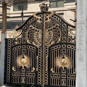 6 مدل درب پارکینگ آهنی ساده قاب دار