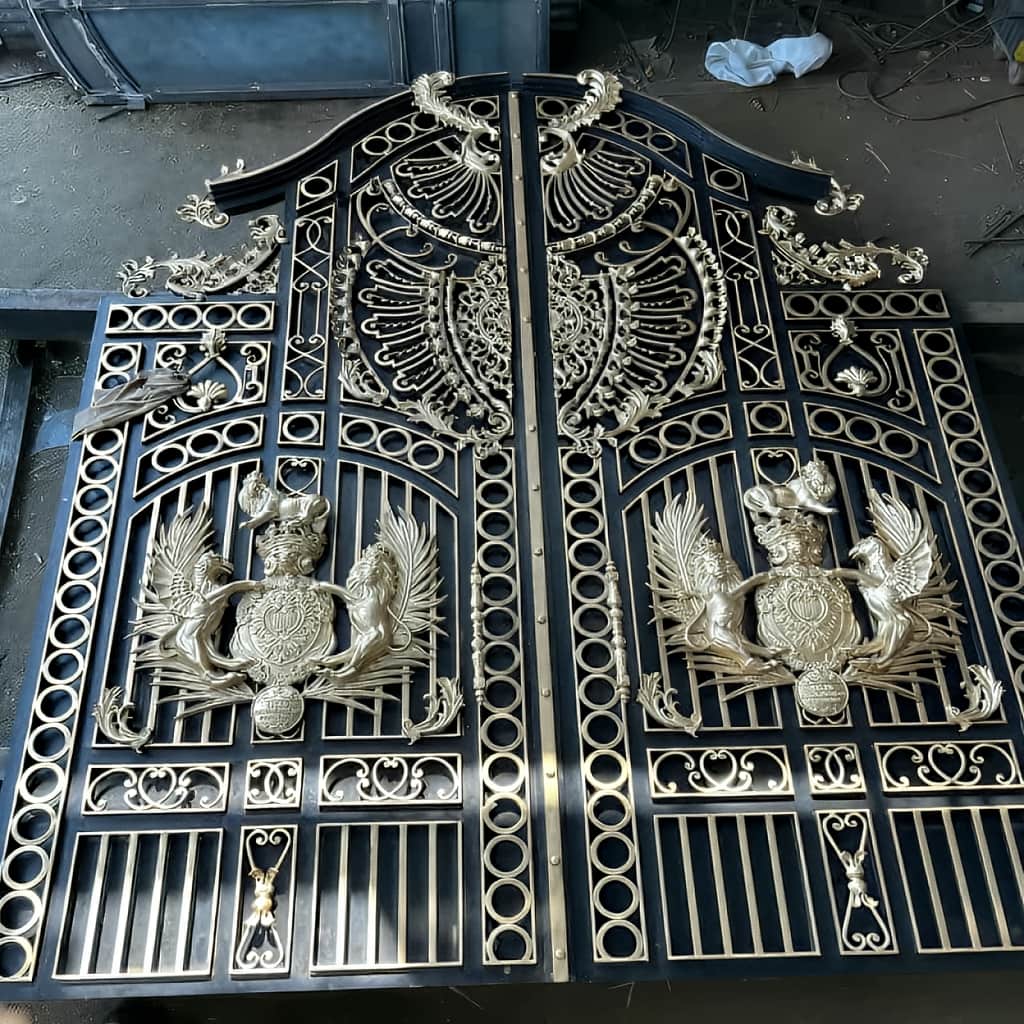 ساخت درب حیاط CNC پنل مشبک با کلاف مقاوم
