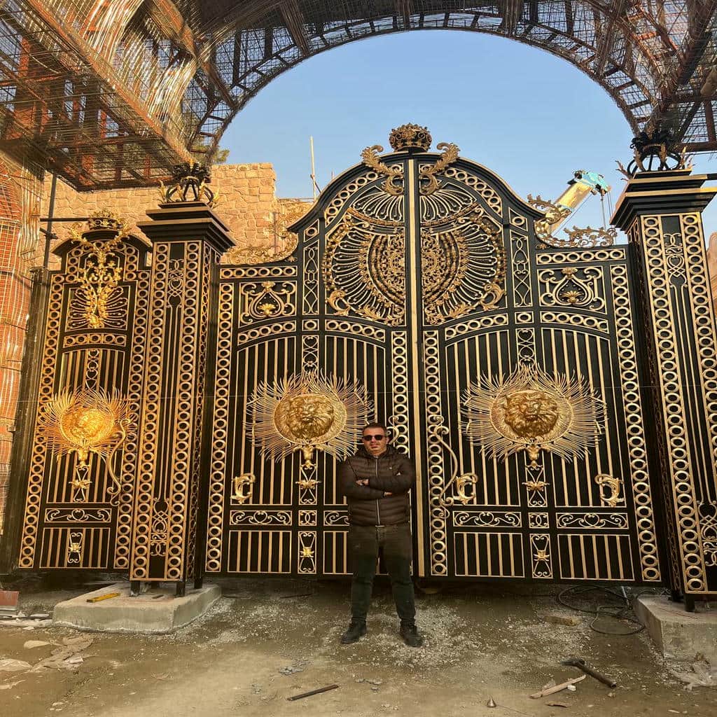 خرید درب پارکینگ مدرن پنل مشبک مربعی