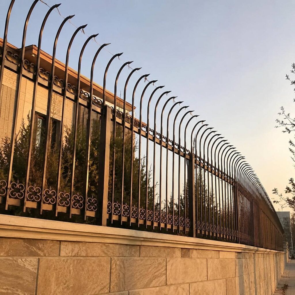 10 مدل حفاظ روی دیوار باغ محوطه