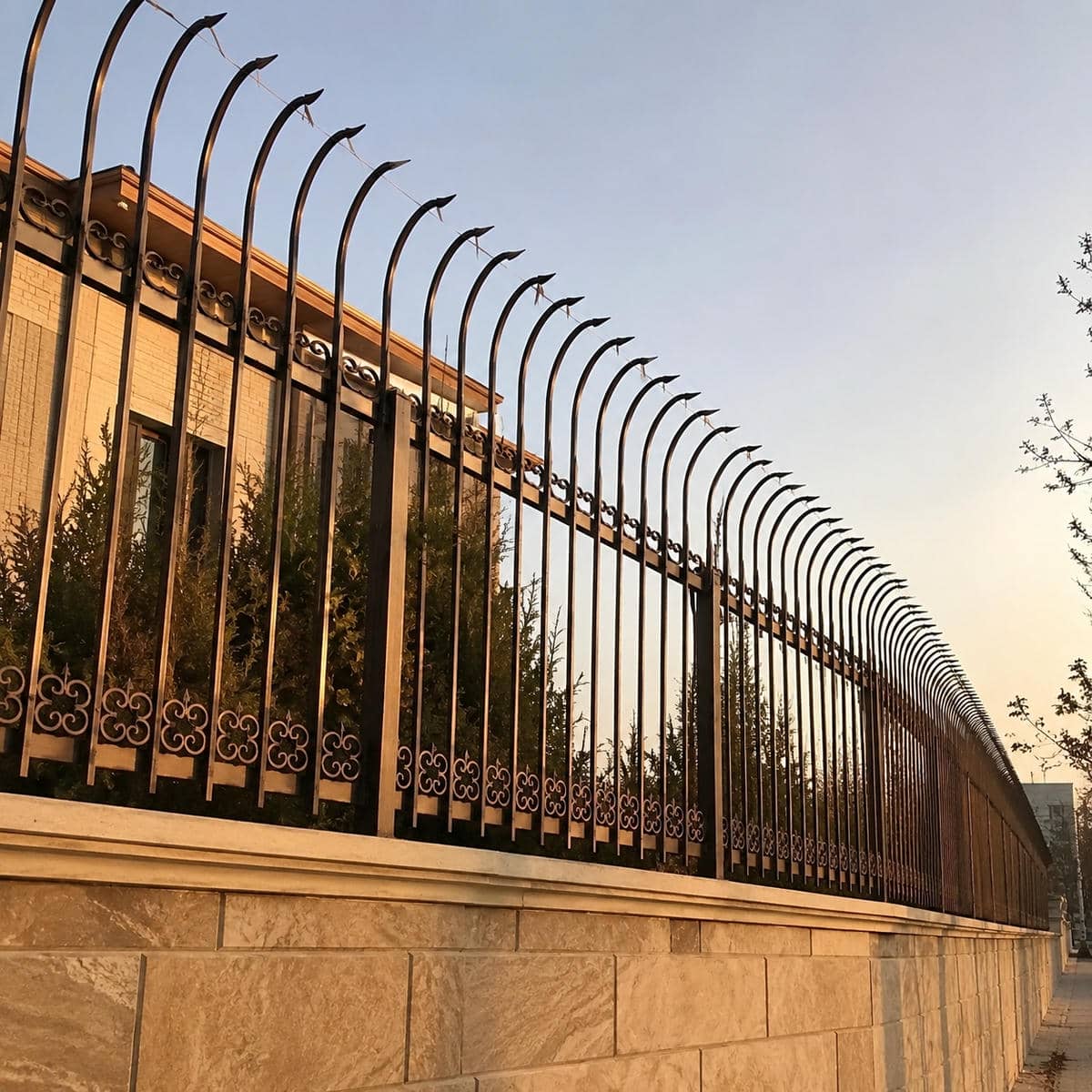 10 مدل حفاظ روی دیوار باغ محوطه