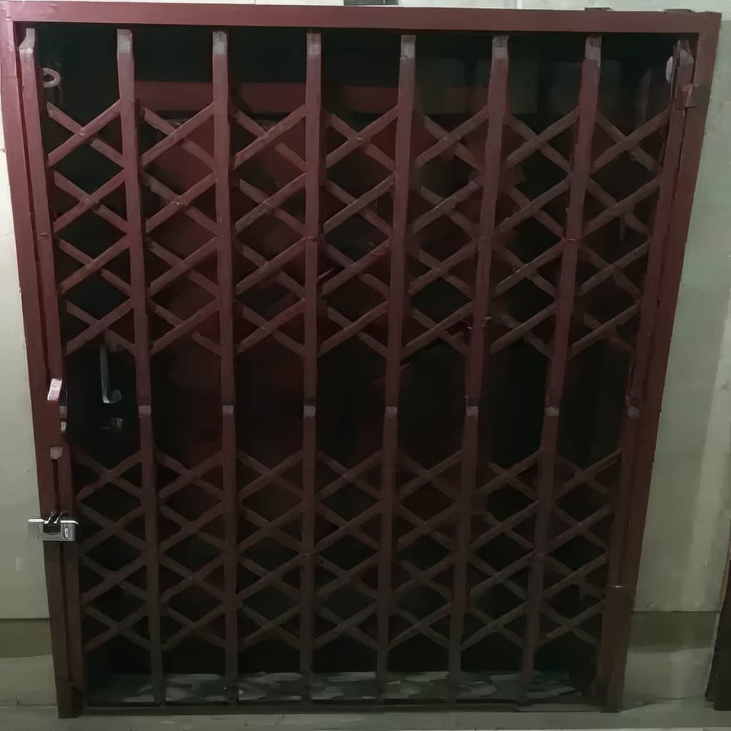 حفاظ کرکره ای نمای ورودی