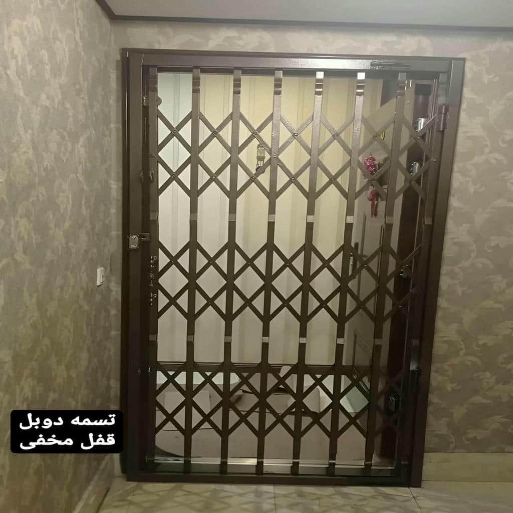 حفاظ درب ورودی با قفل مقاوم حفاظ درب ورودی با قفل مقاوم