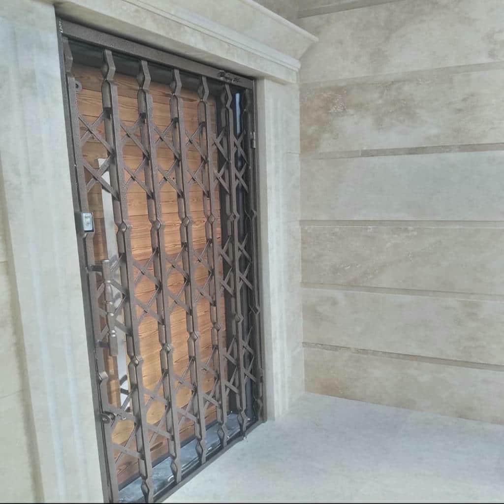 نرده جمع شونده با پوشش رنگی